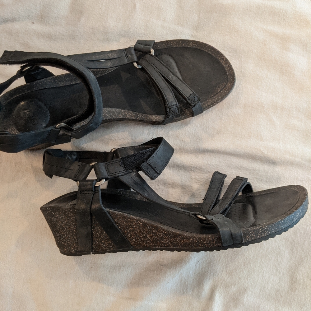 Teva Ysidro black sandals